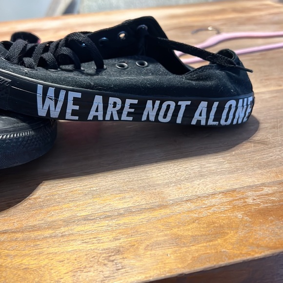 Limited edition low cut chucks - Picture 2 of 3